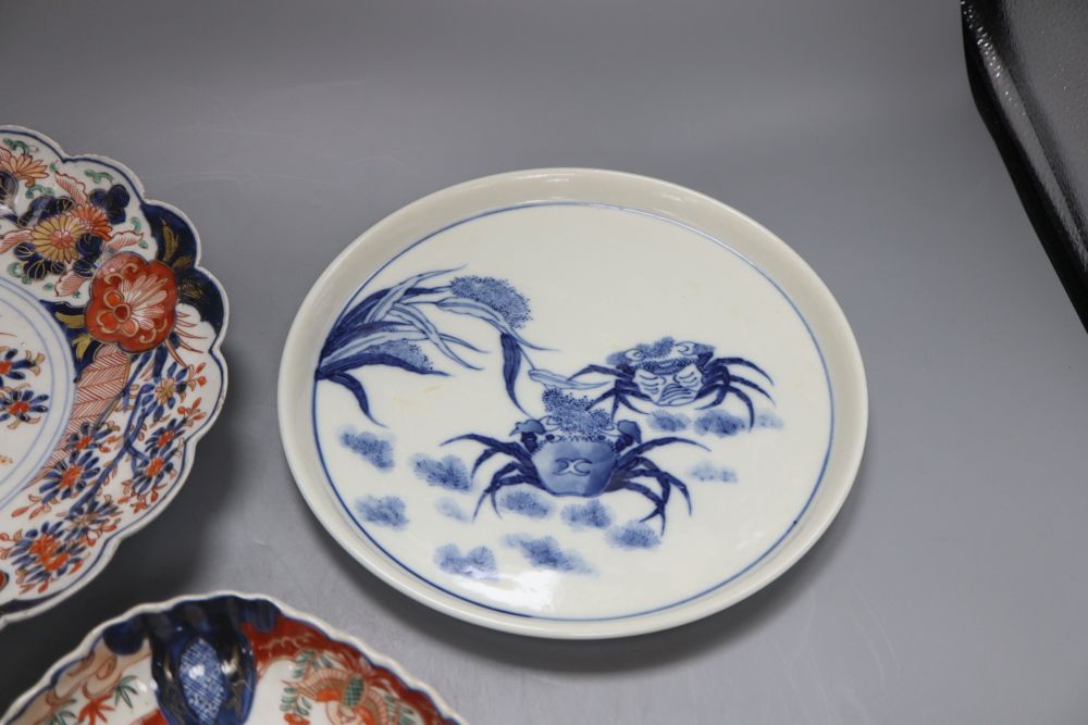 A Chinese blue and white crab dish and two Imari dishes, largest diameter 25cm